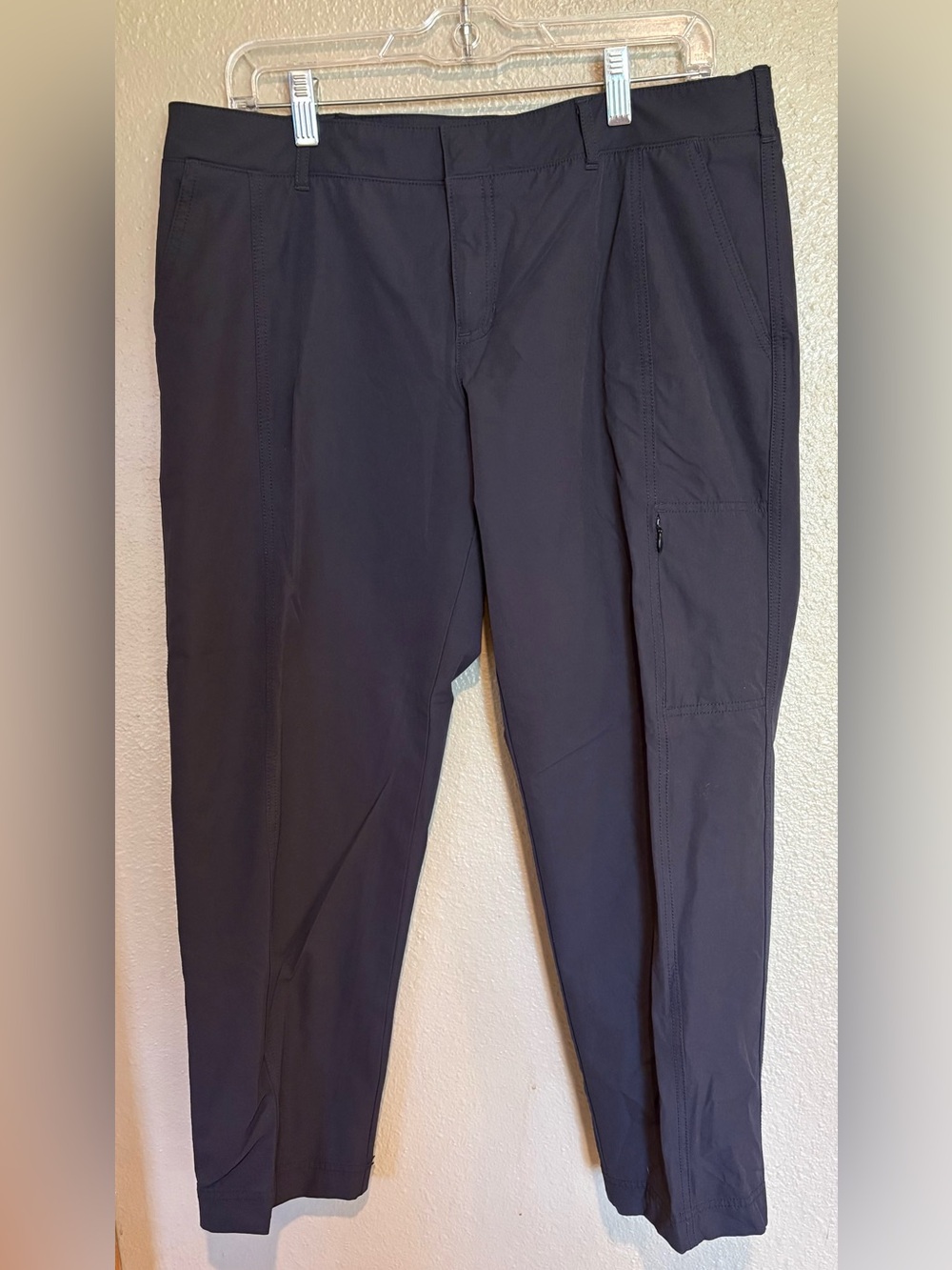 Kirkland Signature Women's Cropped Stretch Travel Pants in Black Size 12